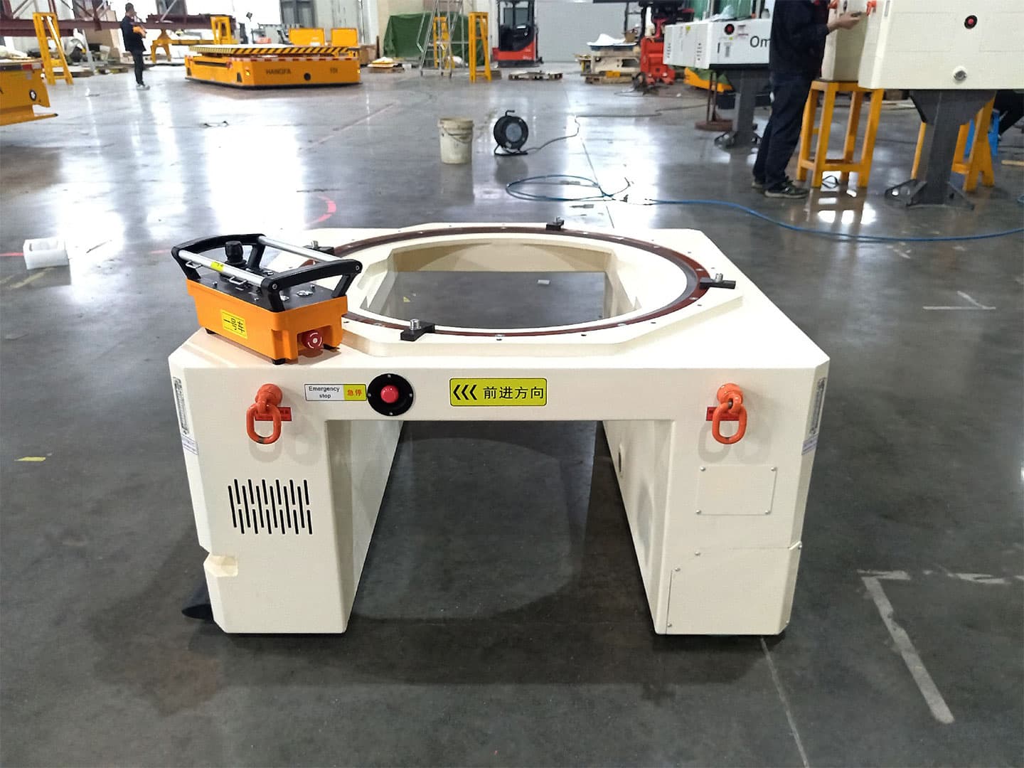 Application of 1.2t heavy-duty AGV for automatic transportation of products-3