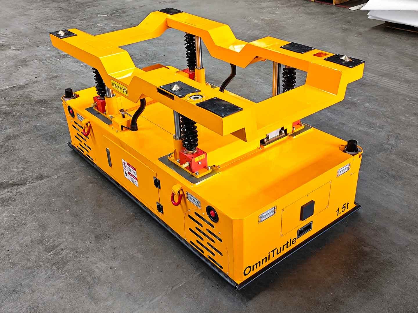 Application of 1.5t Tooling AGV in Transporting Components-2
