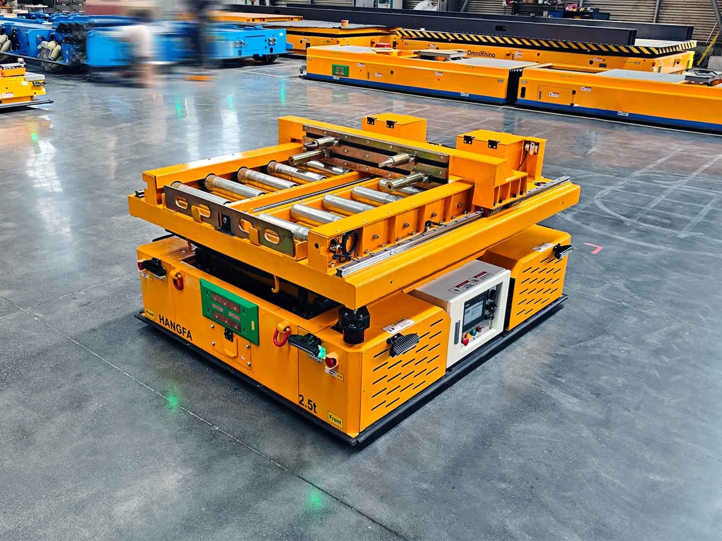 2.5tAGV应用于运输工件-1