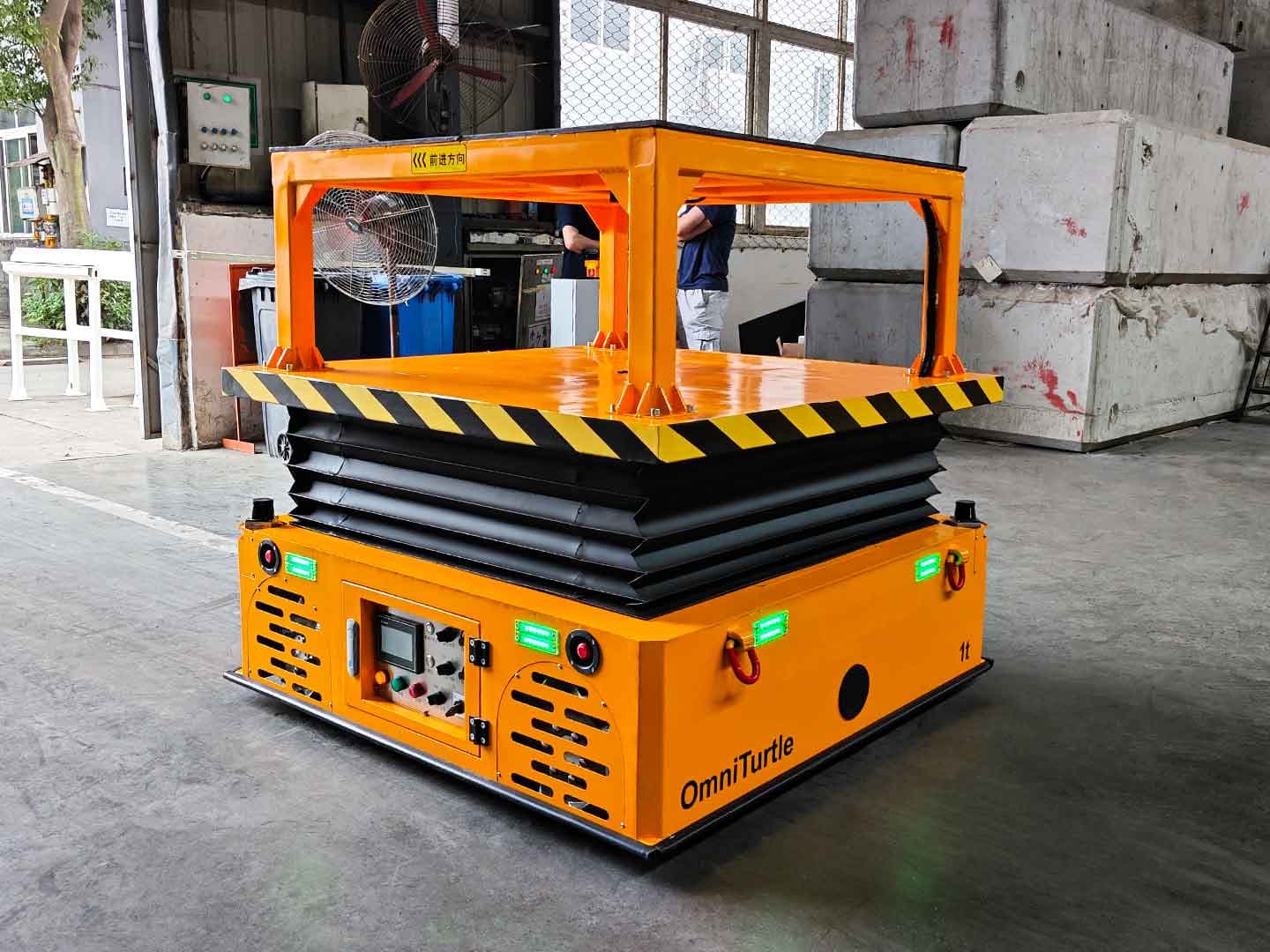 Application of 1t tray AGV for transferring workpieces-1