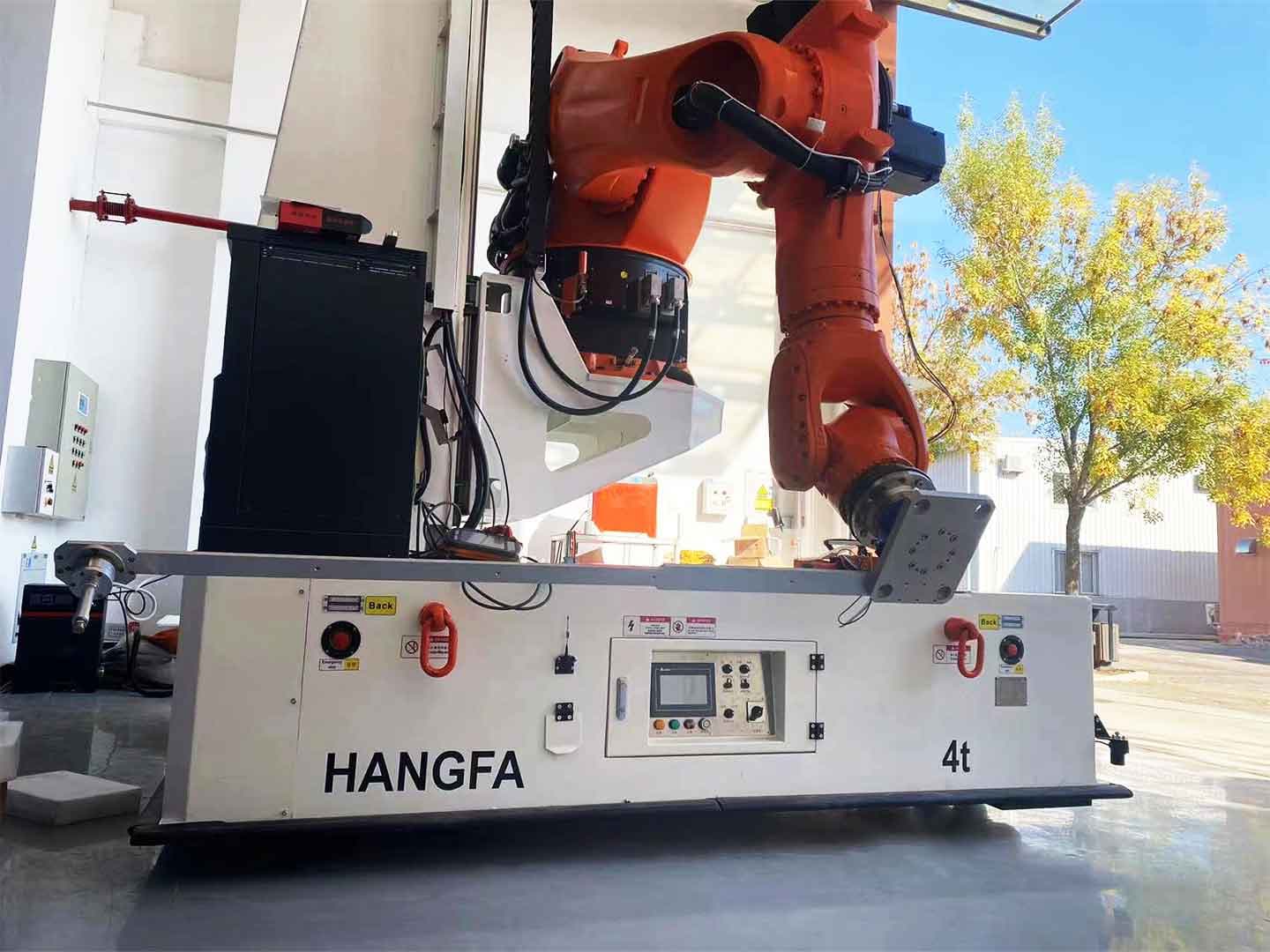 Application of 4t Omnidirectional AGV in Carrying Robot Arm-1